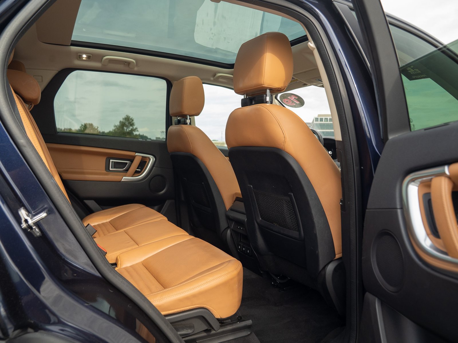 Used 2019 Land Rover Discovery Sport HSE Luxury AWD/4WD image 26