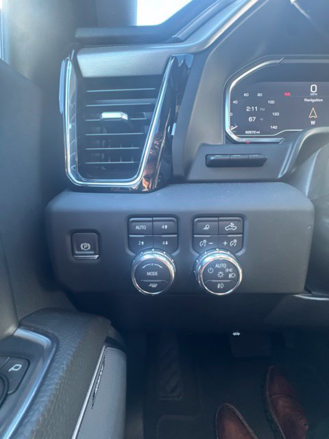 Used 2023 GMC Sierra 1500 Denali w/ Denali Reserve Package AWD/4WD image 26