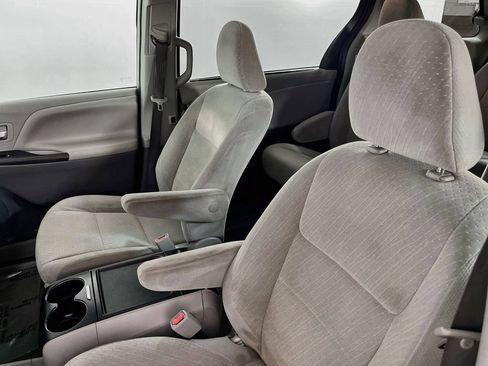 Used 2020 Toyota Sienna LE FWD image 24