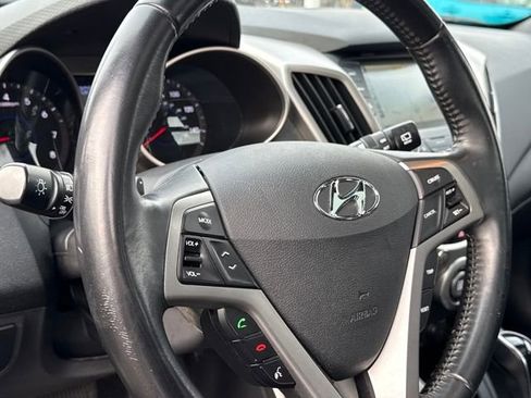 Used 2017 Hyundai Veloster Value Edition image 18