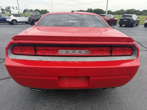 Used 2014 Dodge Challenger R/T RWD image 3