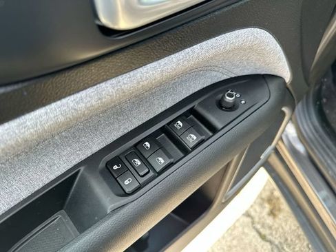 Used 2023 Jeep Compass Latitude w/ Sun and Sound Group AWD/4WD image 25