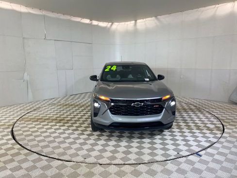 Used 2024 Chevrolet Trax RS w/ Driver Confidence Package FWD image 21