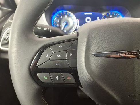 Used 2022 Chrysler Pacifica Touring-L w/ S Appearance Package image 16