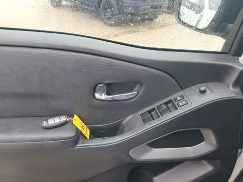 Used 2023 Nissan Frontier SV image 15