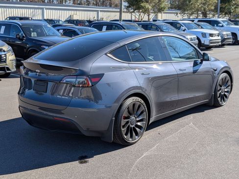 Used 2022 Tesla Model Y Performance image 3