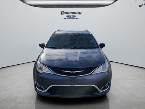 Used 2018 Chrysler Pacifica Touring-L image 2