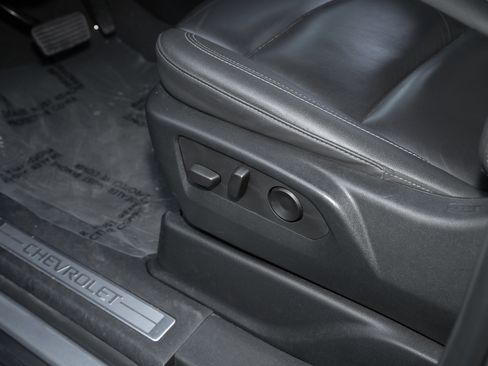 Used 2024 Chevrolet Suburban LT image 21