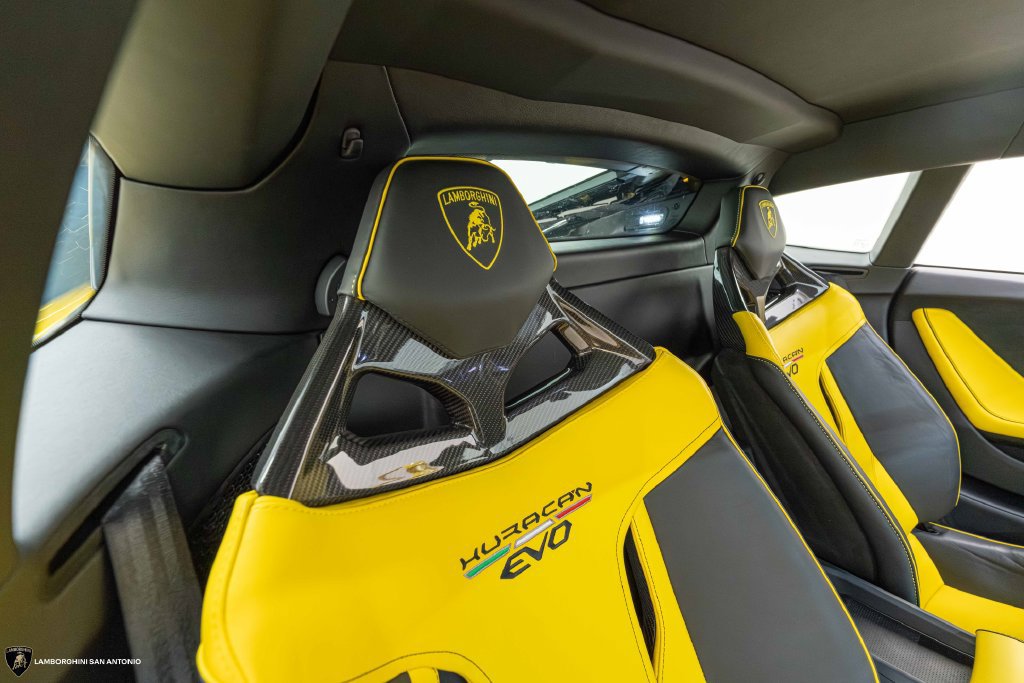 Used 2020 Lamborghini Huracan EVO RWD image 26