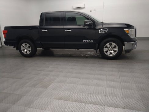 Used 2017 Nissan Titan SV RWD image 11