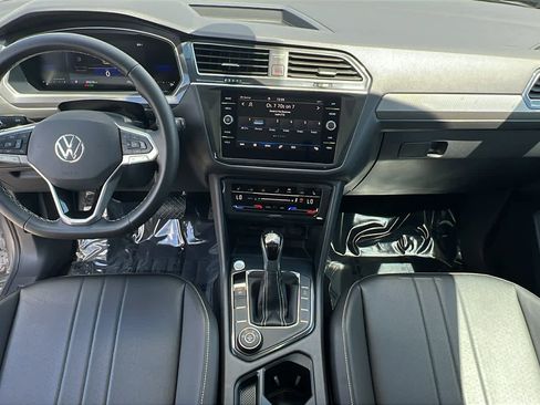 Certified 2024 Volkswagen Tiguan SE w/ Panoramic Sunroof Package AWD/4WD image 26