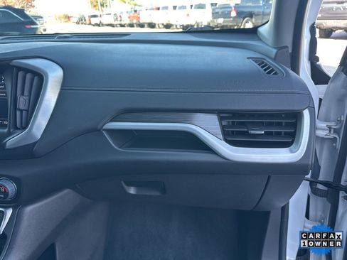 Used 2024 GMC Terrain SLT image 58