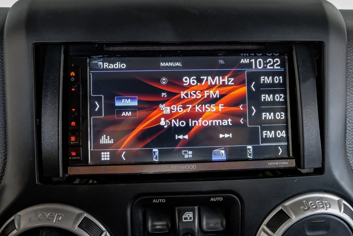 Used 2016 Jeep Wrangler Unlimited Sahara w/ Connectivity Group AWD/4WD image 26