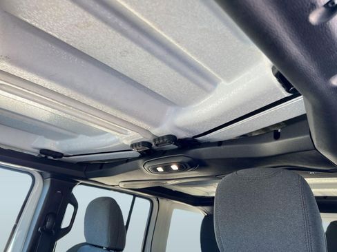 Used 2024 Jeep Wrangler Rubicon image 16