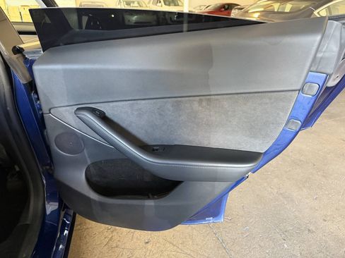 Used 2022 Tesla Model Y Performance AWD/4WD image 28