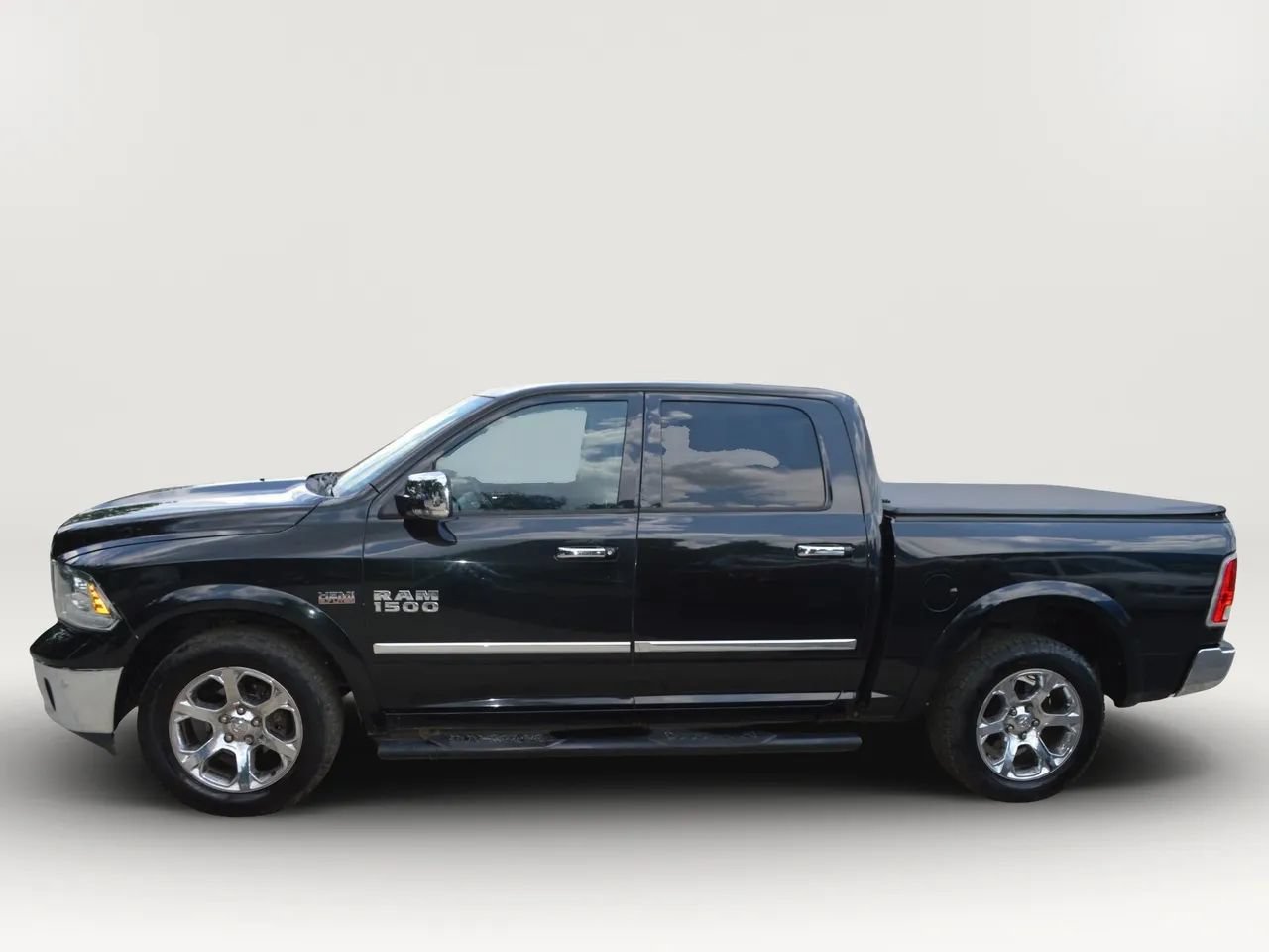 Used 2015 RAM 1500 Laramie w/ Convenience Group AWD/4WD image 5