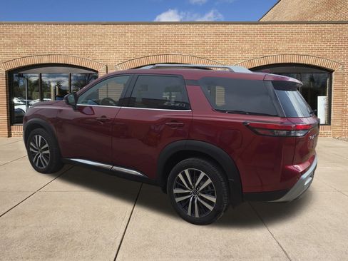 Used 2022 Nissan Pathfinder Platinum w/ Cargo Package image 6