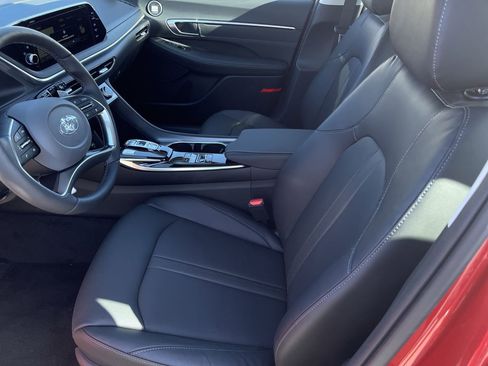 Used 2021 Hyundai Sonata Limited w/ Preferred Accessory Package image 14