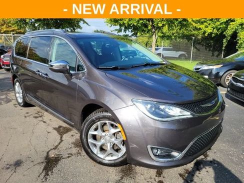 Used 2019 Chrysler Pacifica Limited FWD image 1