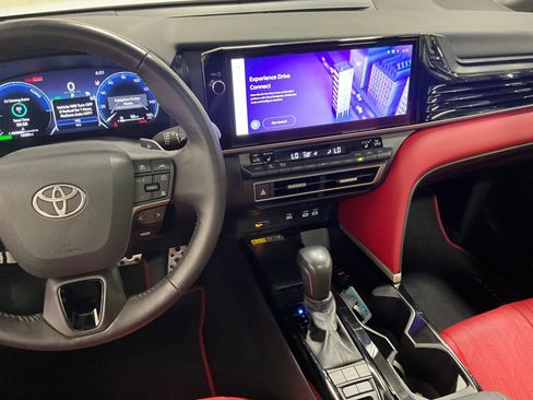 Used 2025 Toyota Camry XSE FWD image 8
