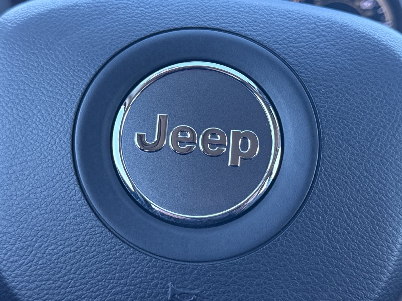Used 2022 Jeep Cherokee Latitude Lux w/ Sun & Sound Group AWD/4WD image 32