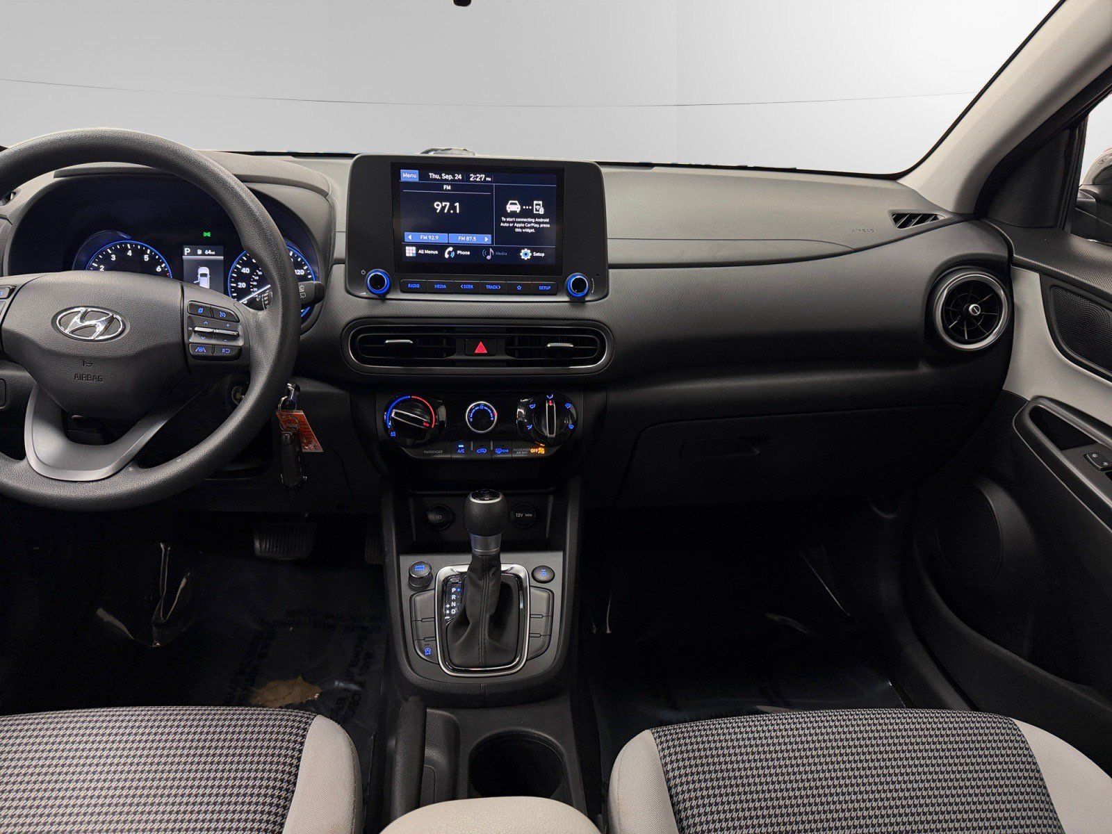 Used 2023 Hyundai Kona SE w/ Cargo Package AWD/4WD image 11