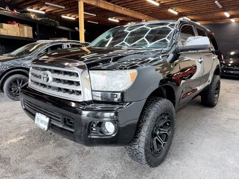 Used 2011 Toyota Sequoia Platinum image 4