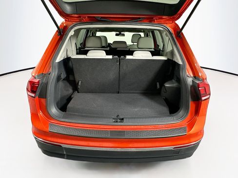 Used 2018 Volkswagen Tiguan SE w/ Panoramic Sunroof Package image 29