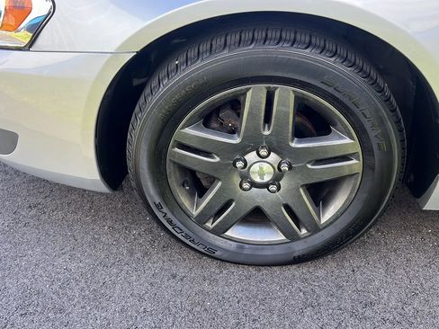Used 2011 Chevrolet Impala LT FWD image 26