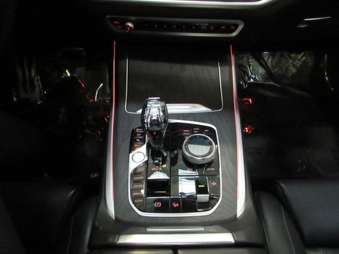 Used 2020 BMW X7 M50i image 37