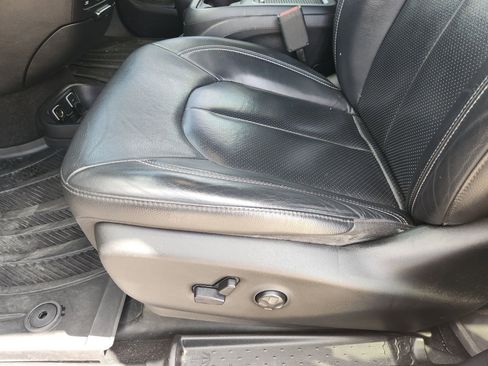 Used 2018 Chrysler Pacifica Touring-L Plus w/ Advanced Safetytec Group FWD image 27