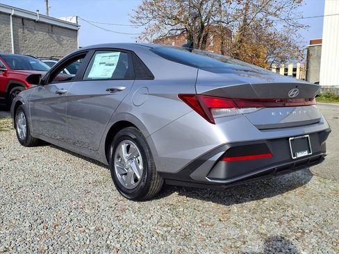 New 2026 Hyundai Elantra SE image 3