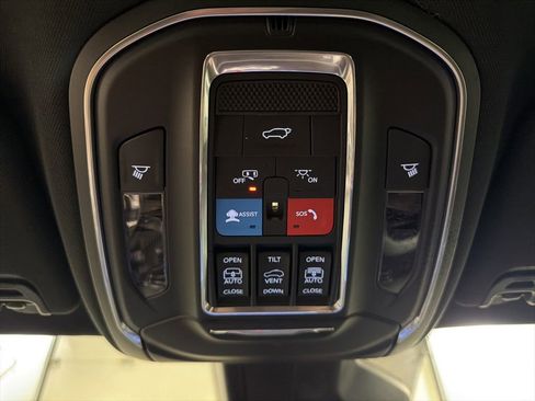 Used 2023 Jeep Wagoneer Series II AWD/4WD image 26
