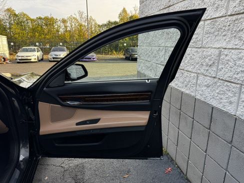 Used 2015 BMW 750Li xDrive xDrive w/ M Sport Edition image 29