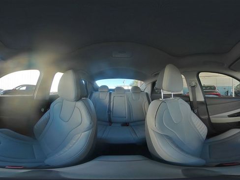 Used 2025 Hyundai Elantra Limited image 43