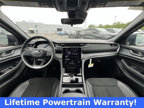 New 2025 Jeep Grand Cherokee Altitude image 14