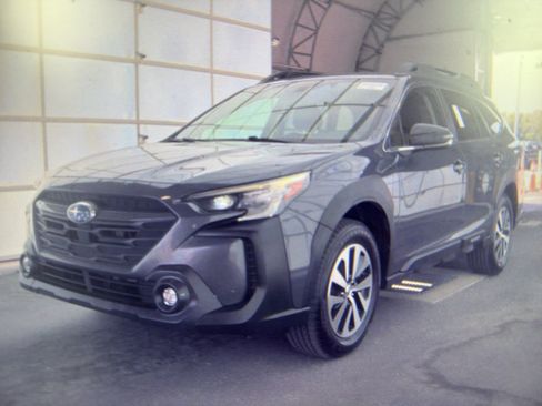 Used 2023 Subaru Outback Premium AWD/4WD image 1
