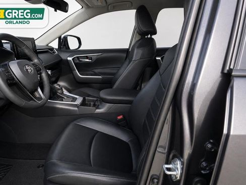 Used 2020 Toyota RAV4 XLE Premium FWD image 8