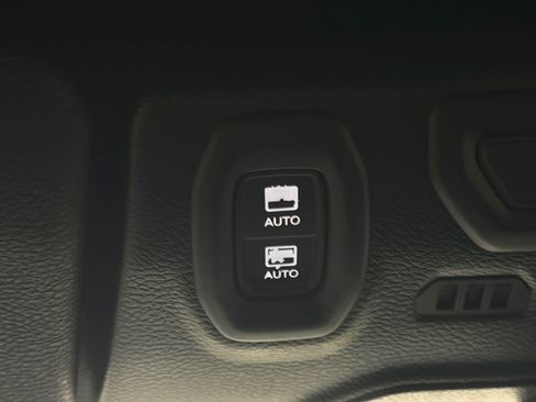 Used 2020 Jeep Wrangler Unlimited Sahara w/ Uconnect 4C Nav & Sound Group image 28