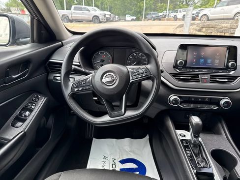 Used 2023 Nissan Altima 2.5 S FWD image 13