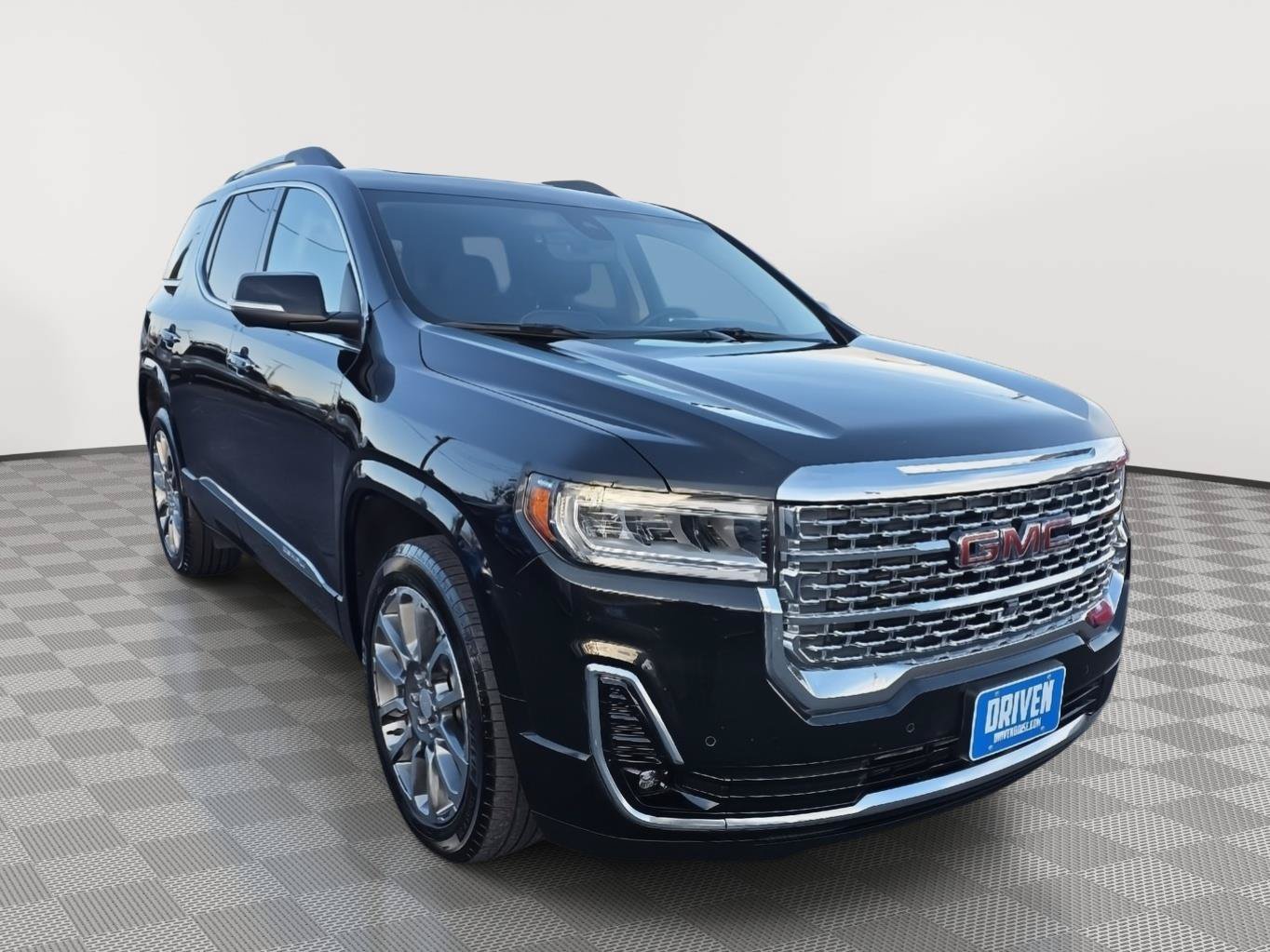 Used 2023 GMC Acadia Denali w/ Denali Ultimate Package AWD/4WD image 3