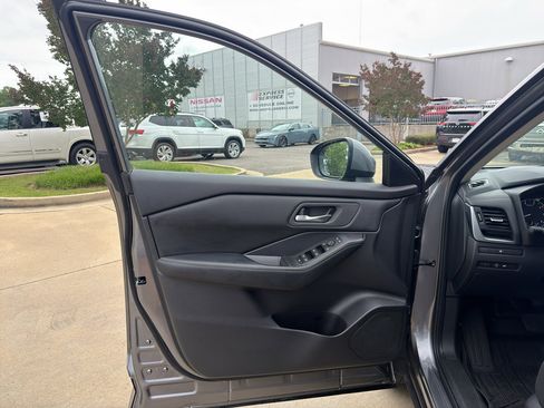 Used 2024 Nissan Rogue SV FWD image 9