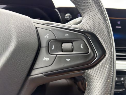 Used 2025 Chevrolet Trax LT FWD image 19