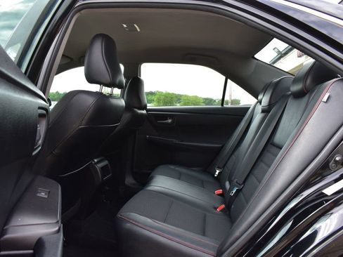 Used 2016 Toyota Camry SE FWD image 19