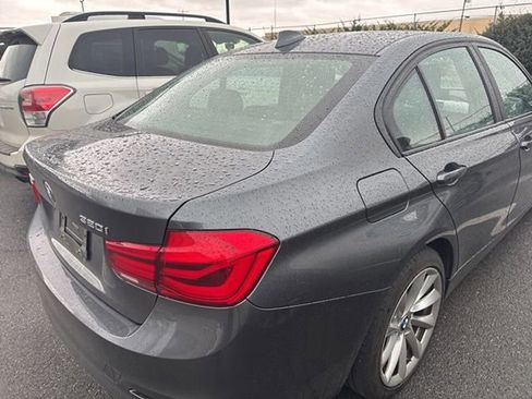 Used 2018 BMW 320i xDrive 320i xDrive w/ Convenience Package image 5