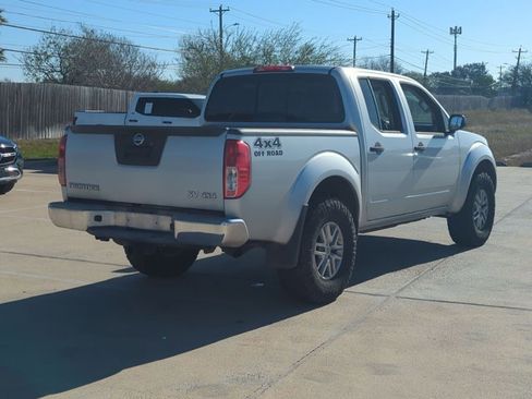 Used 2015 Nissan Frontier SV image 5