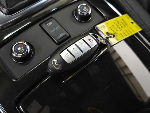 Used 2017 INFINITI QX70 AWD w/ Premium Package image 29