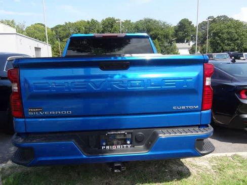 Used 2022 Chevrolet Silverado 1500 Custom AWD/4WD image 4