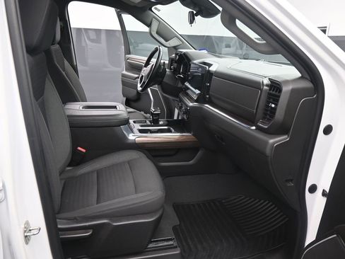 Used 2022 Chevrolet Silverado 1500 LT image 2