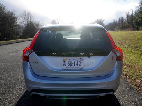 Used 2018 Volvo V60 T5 Cross Country w/ Convenience Package image 5